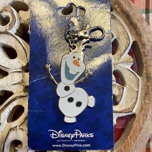 NWT Olaf lanyard tag